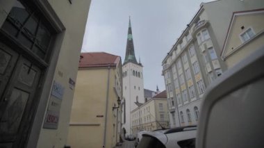 Tallinn, Estonya 'daki eski bir kasabada, St Olaf Kilisesi, Rec709 4k