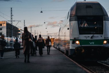 17 Ekim 2023 'te Finlandiya' nın Helsinki kentinde Laponya 'ya giderken iki günlük bir yolculukta çekilmiş..