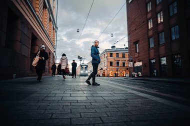 17 Ekim 2023 'te Finlandiya' nın Helsinki kentinde Laponya 'ya giderken iki günlük bir yolculukta çekilmiş..