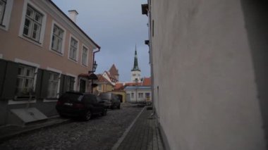 Estonya, Tallinn 'deki eski şehrin sonundaki kilise kulesi.