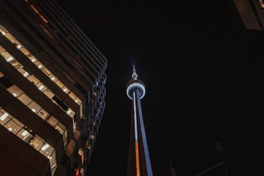 Gece Toronto, Ontario 'dan CN Kulesi