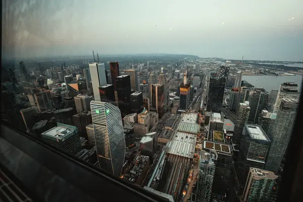 Ontario 'daki Toronto Union tren istasyonu, hava çekimi.