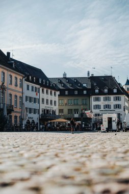 23 Ağustos 'ta Almanya' nın Kara Orman kentindeki Freiburg 'da vuruldu.