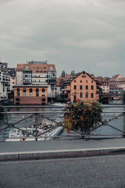 24 Ağustos 2023 'te Strasbourg, Fransa' da çekildi. Almanya 'da Kara Orman' da tatildeyken..