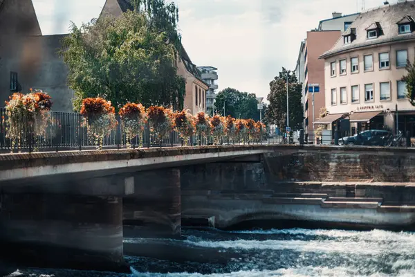 24 Ağustos 2023 'te Strasbourg, Fransa' da çekildi. Almanya 'da Kara Orman' da tatildeyken..