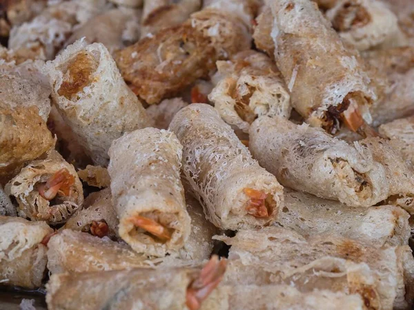 Farklı sebze türleri ve ordövr olarak uygun tavuk ile dolu rulo. Gıda Festivali, Horn Pocernice, Prag, Çek Cumhuriyeti, Avrupa