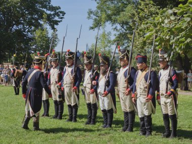 Prag, Çek Cumhuriyeti, 12 Ağustos 2023, Napolyon Bonapart 'ın doğumunun 254. yıldönümü münasebetiyle Vysehrad Prag' daki Napolyon Günü 'nde Fransız ordusunun bir piyade birliği..