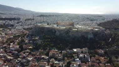 Yunanistan 'ın başkenti Atina' daki Akropolis ve Parthenon 'un havadan görüntüsünü kaydeden 4K insansız hava aracı görüntüleri