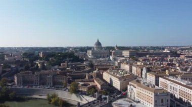 Vatikan, İtalya 'daki Aziz Peter Bazilikası' nın havadan görünüşü. İkonik kilisenin çarpıcı mimarisi, dini ve kültürel mirası sembolize eden Vatikan Şehri ile birlikte ele geçirildi..