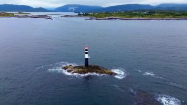 Güzel sahil ve denizin havadan görünüşü