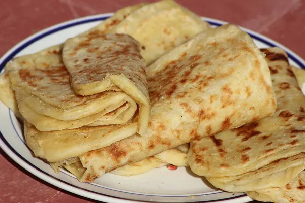 Milletvekili ya da msemen olarak bilinen geleneksel Fas ekmeğinin yakın çekimi.