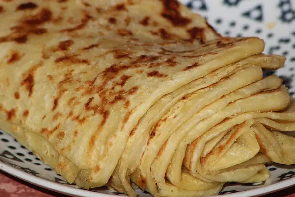 Milletvekili ya da msemen olarak bilinen geleneksel Fas ekmeğinin yakın çekimi.