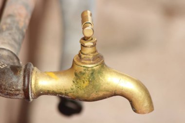 Eski Su Musluğu Kapat