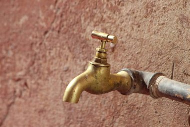 Eski Su Musluğu Kapat