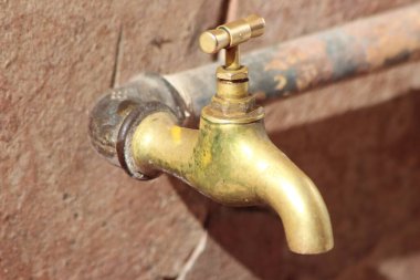 Eski Su Musluğu Kapat