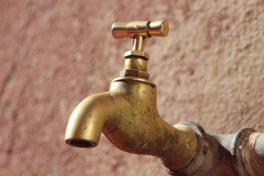 Eski Su Musluğu Kapat