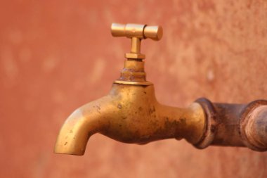 Eski Su Musluğu Kapat