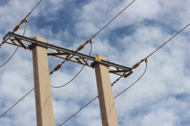 Halat telli elektrik direği