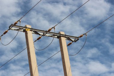 Halat telli elektrik direği