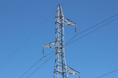 Elektrik direğine hat kablosuyla güç ver