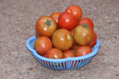 Plastik Sepette Taze Domatesler