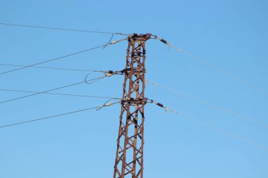 Gökyüzü Arkaplanlı Elektrik Kutbu