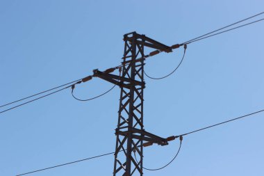 Gökyüzü Arkaplanlı Elektrik Kutbu