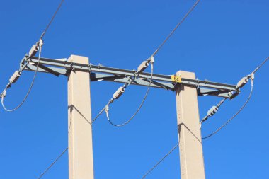 Gökyüzü Arkaplanlı Elektrik Kutbu