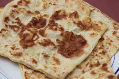 Milletvekili olarak bilinen geleneksel Fas yassı ekmeğinin yakın çekimi.