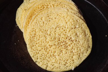 Baghrir ya da Beghrir olarak bilinen Fas gözlemesi