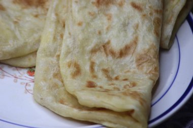 Milletvekili ya da msemen olarak bilinen geleneksel Fas ekmeğinin yakın çekimi.