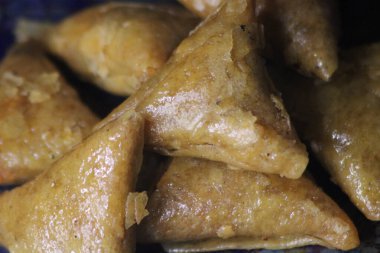 Briwat ya da Briouat olarak bilinen tatlı Fas Pastası