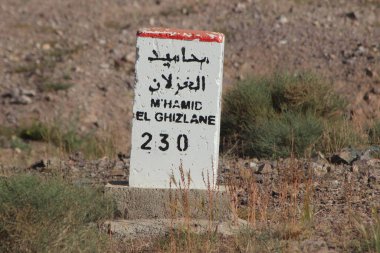 Mhamid El Ghizlane 143 km İşaret, M 'hamid El Ghizlane İşareti Fas' ta