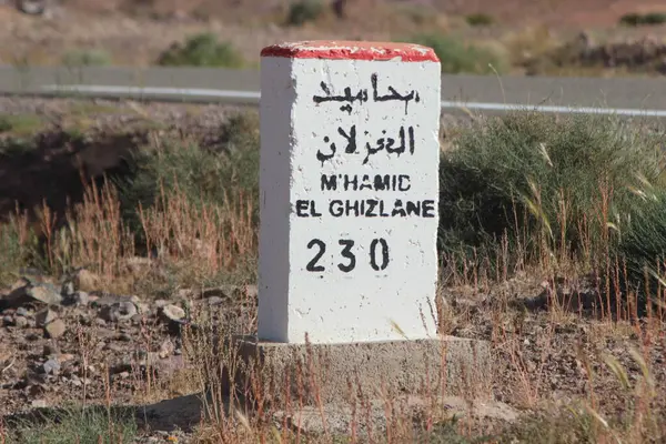 Mhamid El Ghizlane 143 km İşaret, M 'hamid El Ghizlane İşareti Fas' ta
