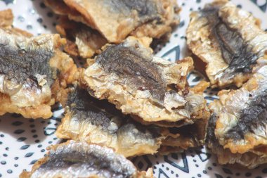 Yağda pişmiş balık.