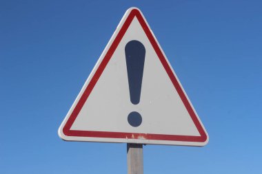 Tehlike Uyarı Trafik İşareti