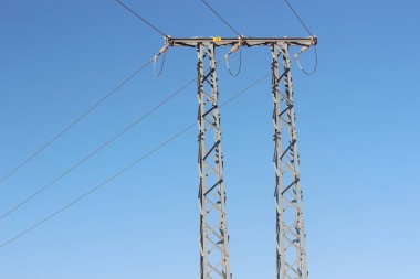 Halat telli elektrik direği