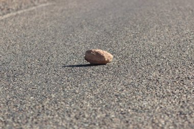Yoldaki taş