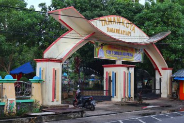 Bagansiapi-api,16 Oktober 2024,-A colorful archway marks the entrance to a city park.Riau,Indonesia. clipart