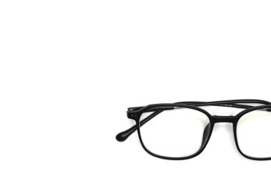 Siyah bir gözlük beyaz bir arkaplanda izole edilir..