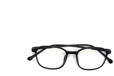 Siyah bir gözlük beyaz bir arkaplanda izole edilir..