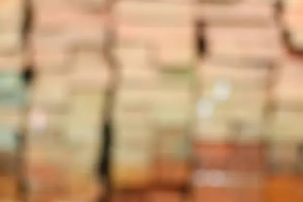 Bulanık şekilleri ve ince dokuları olan yumuşak, pastel soyut bir arka plan. Tarafsız tonlar sakin ve çok yönlü bir zemin oluşturur..