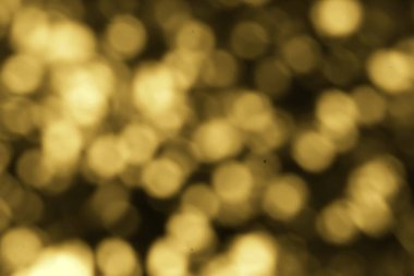Altın, bulanık bokeh ışıkları yumuşak, rüya gibi ve soyut bir arkaplan yaratır. Her projeye biraz sihir ve sıcaklık katmak için mükemmeldir..