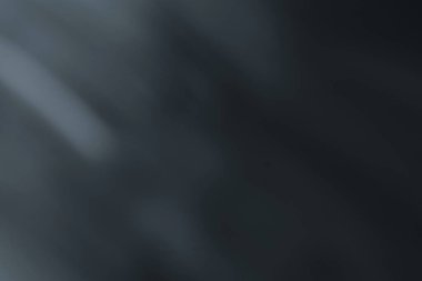 İnce ışık çizgileri olan soyut koyu gri arkaplan. Arkaplan, duvar kağıdı ya da grafik kaynak olarak kullanmak için mükemmel. Görüntü modern ve minimalist bir estetik sunuyor..