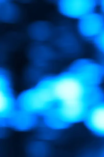 Bu resim koyu bir tonu olan soyut bir mavi bokeh arkaplanı içerir. Yumuşak, bulanık ışık çemberleri rüya gibi ve modern bir his yaratır. Grafik ögesi her tasarıma zerafet ve sihir katmak için mükemmeldir..