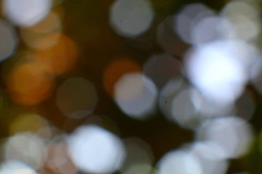 Sekizgen ışık bulanıklığı içeren soyut bileşim, yaratıcı projeler için rüya gibi ve ruhani bir etki yaratır..