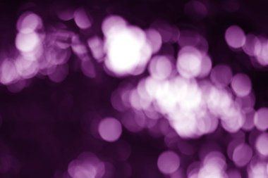 Soyut menekşe bokeh ışıkları arka plan, duvar kağıtları, arka planlar için zarif ve modern tasarım, ya da romantik ve rüya gibi dekoratif amaçlar