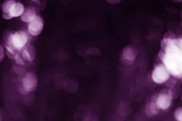 Rüya gibi soyut bokeh, mor renkler ve yumuşak ışık çemberleri ile mistik ve rüya gibi bir atmosfer yaratmak için mükemmel.