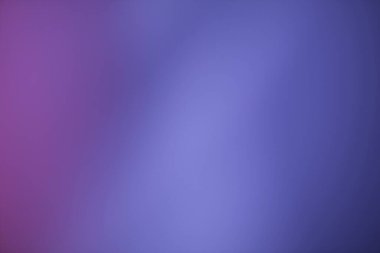 Mor ve mavinin renkleri ile karıştırılmış yumuşak bir eğim, yaratıcı projeler için mükemmel pürüzsüz ve ince bir arkaplan dokusu