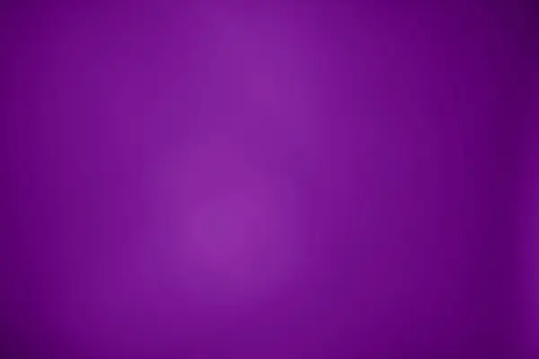 Pürüzsüz bir gradyanı olan çarpıcı bir mor soyut arkaplan, modern zarafet ve entelektüellik eklemek için mükemmel projeler tasarlamak için.